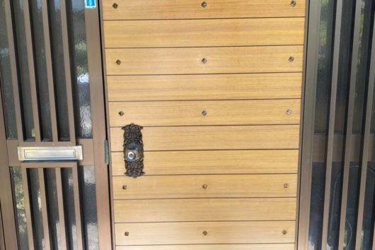 木製玄関ドア塗装工事 I様邸の画像