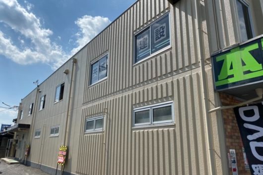 外壁塗装工事 書店 岡山市北区の画像