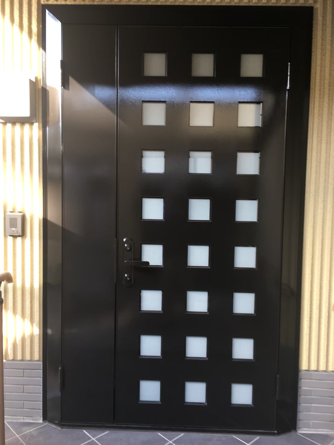 倉敷市 N様邸 玄関、門扉塗装の画像